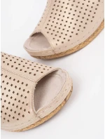 Klasické dámské  sandály zlaté na klínku