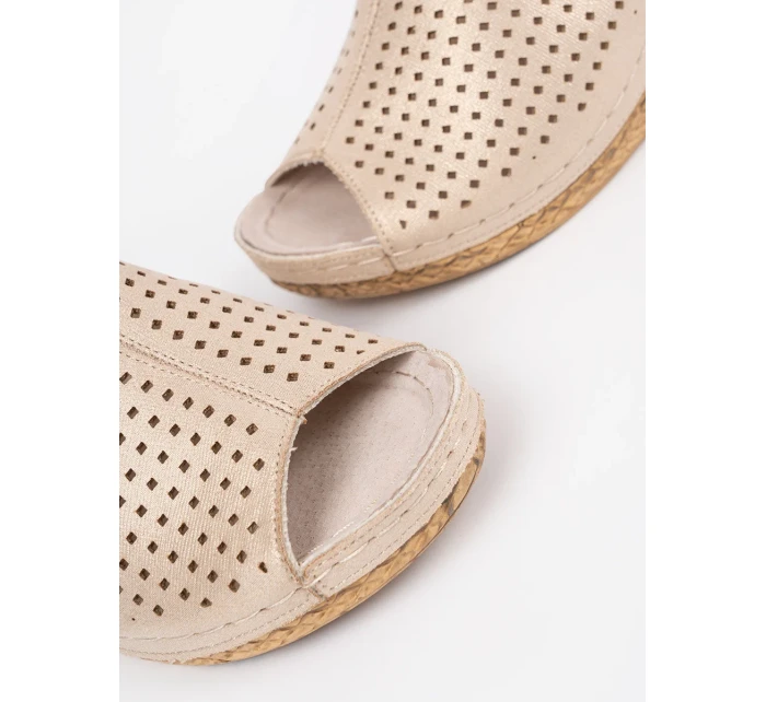 Klasické dámské  sandály zlaté na klínku