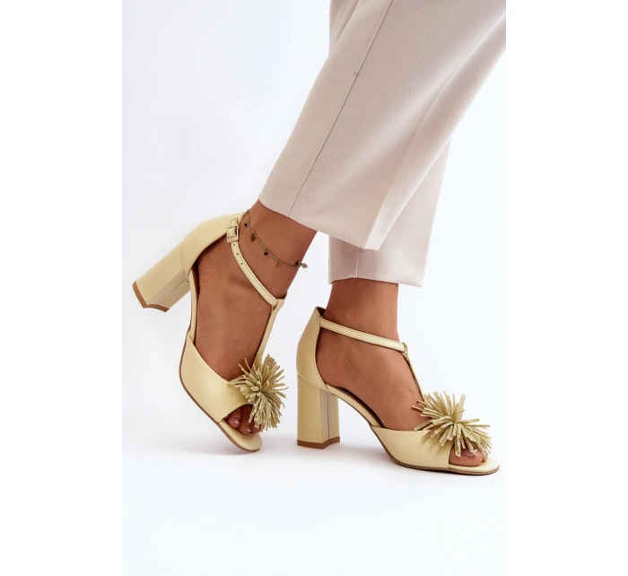 Kožené sandály na podpatku s ozdobou Laura Messi 2758 béžové