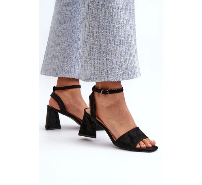 Dámské sandály na vysokém podpatku vyrobené z Eco Suede Black Upttima Dámské sandály na vysokém podpatku vyrobené z Eco Suede Black Upttima