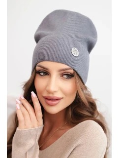 Dámská čepice z modalu a viskózy s ozdobným knoflíkem tmavě šedá