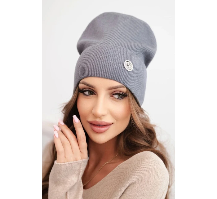 Dámská čepice z modalu a viskózy s ozdobným knoflíkem tmavě šedá Dámská čepice z modalu a viskózy s ozdobným knoflíkem tmavě šedá