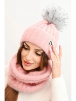 Dámská čepice s kapucí a pleteným vzorem bílá