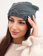 Dámská zimní čepice s ozdobným pletením a klasickým střihem K372 tmavě šedá