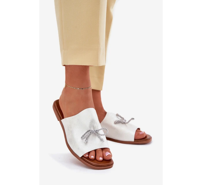 Dámské sandály na plochém podpatku se vázáním stříbrné model 21701710 - EVENTO