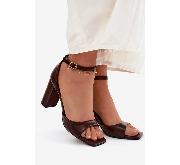 Dámské sandály na podpatku z umělé kůže čokoládové model 22122820 - Boto