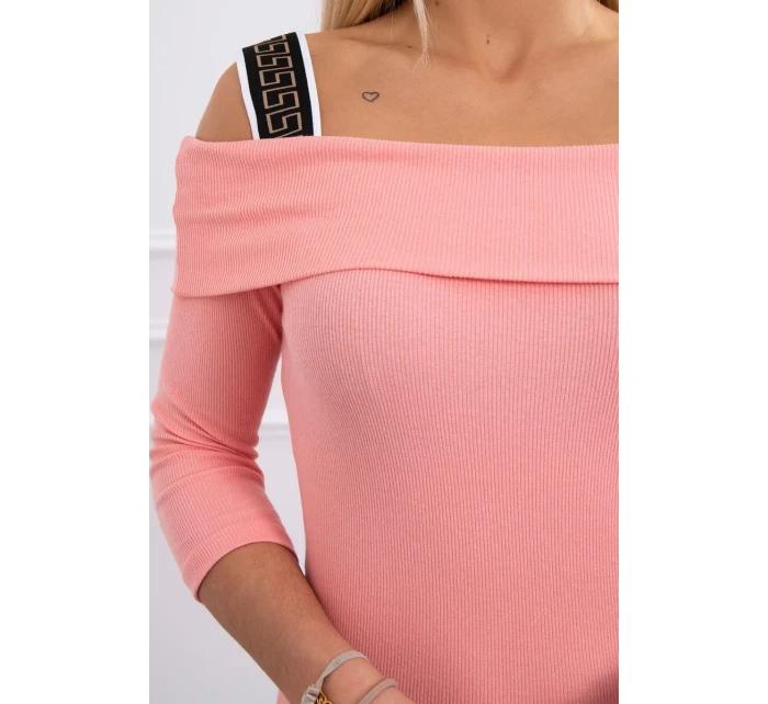 Meruňkové šaty se širokými ramínky