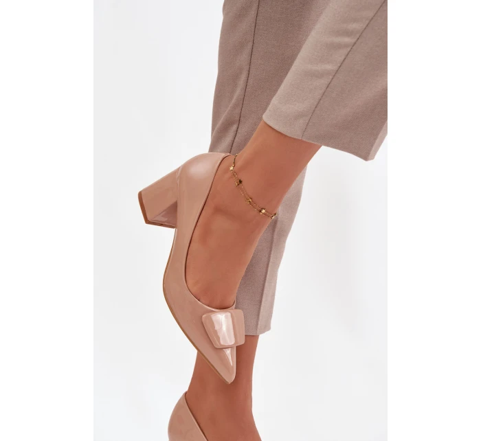 Lakované lodičky na sloupku s ozdobou Nude Isoline