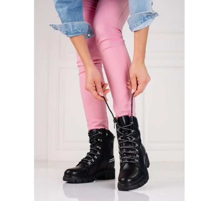 Výborné kotníčkové boty černé dámské na širokém podpatku Výborné kotníčkové boty černé dámské na širokém podpatku