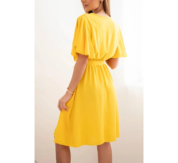 Šaty s model 22079367 výstřihem žlutá - K-Fashion Šaty s model 22079367 výstřihem žlutá - K-Fashion