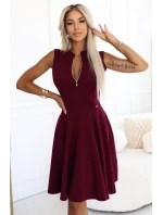 šaty s rozšířeným spodním dílem a zipem vínové model 21306302 - numoco šaty s rozšířeným spodním dílem a zipem vínové model 21306302 - numoco