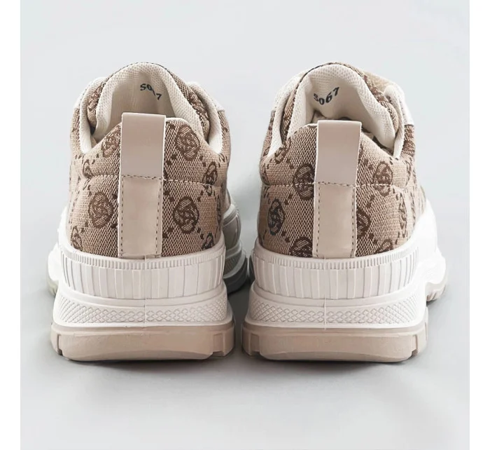 Světle béžové tenisky s vyšší podrážkou model 17229028 Světle béžové tenisky s vyšší podrážkou model 17229028