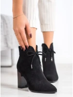 Klasické kotníčkové boty dámské černé na širokém podpatku Klasické kotníčkové boty dámské černé na širokém podpatku