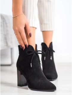 Klasické kotníčkové boty dámské černé na širokém podpatku