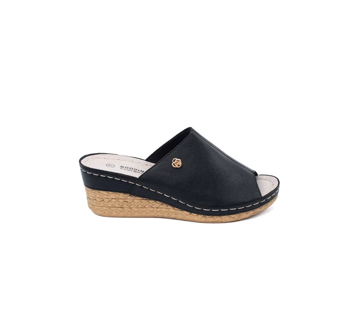 Praktické  nazouváky dámské černé na klínku