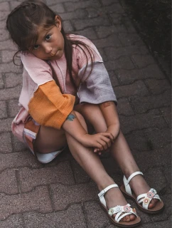 Dětské Sandálky S Přezkou S Květinami Bílé Nestalee