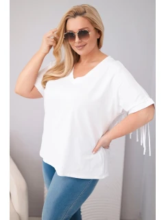 Dámská bavlněná halenka s výstřihem do V a třásněmi na zádech bílá