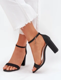 Dámské lesklé sandály na podpatku Černé Queen model 22010084 - Step in style