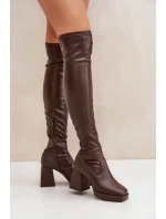 Přiléhavé kozačky nad kolena na podpatku tmavě hnědé model 21681373 - Boto