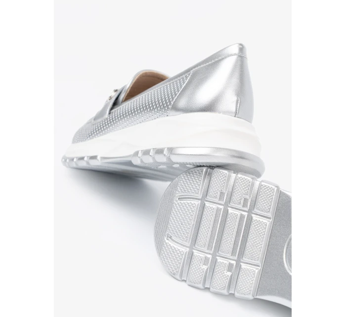 Krásné dámské stříbrné mokasíny platforma Krásné dámské stříbrné mokasíny platforma