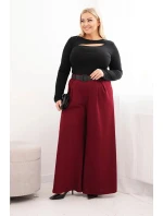 Dámské kalhoty Plus Size s širokým model 21753177 a páskem bordové - K-Fashion