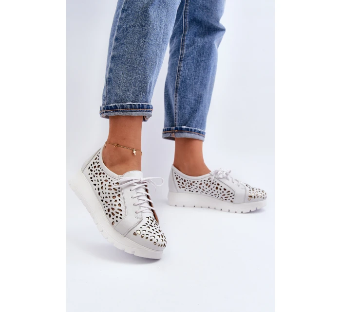 Dámská kožená polobotka s ažurovým vzorem model 21646208 Světle šedá - Zazoo