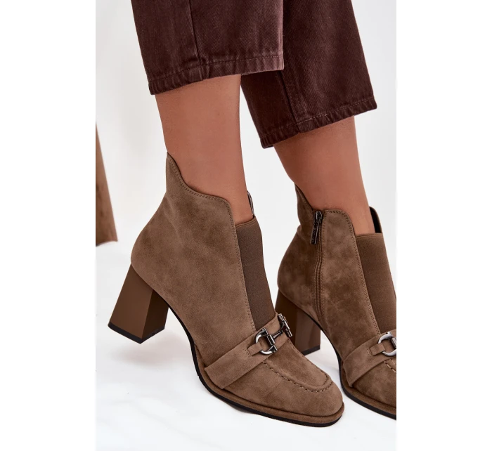 Dámské kotníkové boty z přírodního semiše na podpatek Artiker 57C0221 béžové