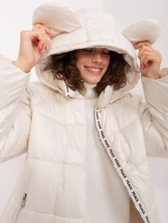 Světle béžová prošívaná zimní bunda s kapucí