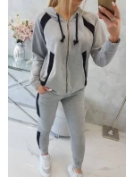 Šedá pruhovaná sportovní souprava Šedá pruhovaná sportovní souprava