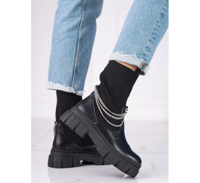 Trendy černé dámské kotníčkové boty na plochém podpatku Trendy černé dámské kotníčkové boty na plochém podpatku