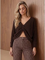 Sweter damski oversize z czekoladowy model 22546910 - FashionStreet Sweter damski oversize z czekoladowy model 22546910 - FashionStreet
