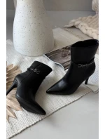 Dámské kotníkové boty na podpatku s páskem a vyhřívané černé model 21710807 - Boto Dámské kotníkové boty na podpatku s páskem a vyhřívané černé model 21710807 - Boto