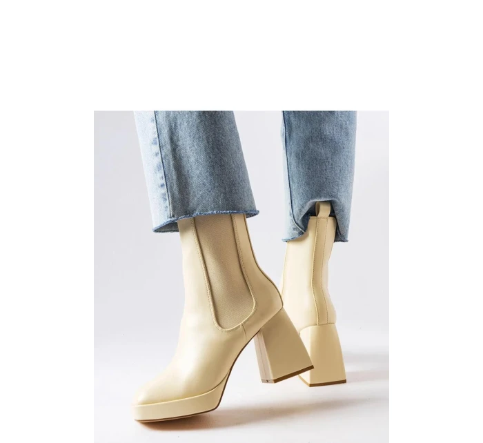 Boty na podpatku model 207760 Solea Boty na podpatku model 207760 Solea