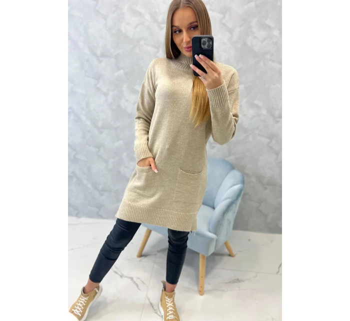 Stojící svetr béžový