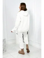 Izolovaná bavlněná souprava, mikina s vyšívacími + kalhotami ecru Izolovaná bavlněná souprava, mikina s vyšívacími + kalhotami ecru