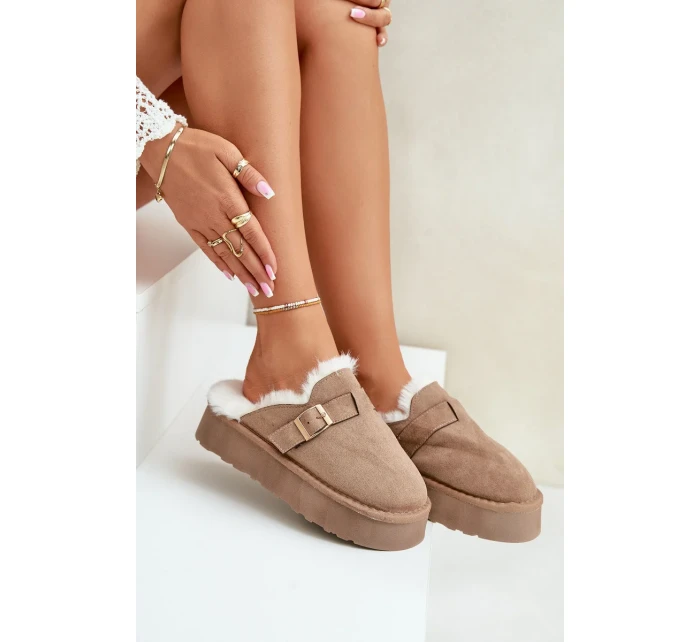 Dámské Pantofle Na Silné Podešvi S Kožešinou A Přezkou Tmavě Béžové Linneola Dámské Pantofle Na Silné Podešvi S Kožešinou A Přezkou Tmavě Béžové Linneola