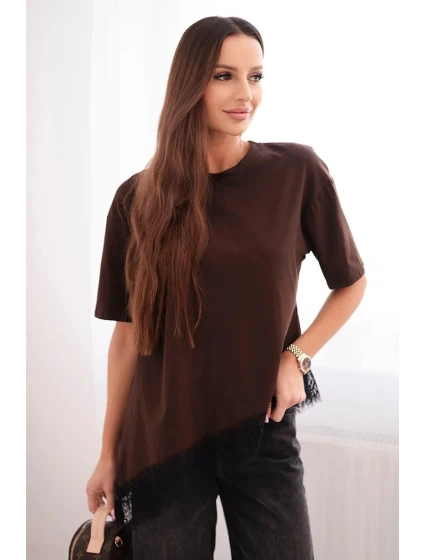 Dámská asymetrická bavlněná blůza s krajkou dole hnědá Dámská asymetrická bavlněná blůza s krajkou dole hnědá