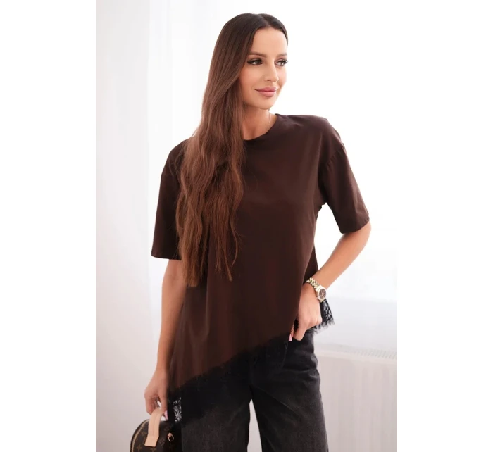Dámská asymetrická bavlněná blůza s krajkou dole hnědá Dámská asymetrická bavlněná blůza s krajkou dole hnědá
