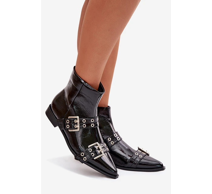 Lakované dámské kotníkové boty na plochém podpatku s pásky a přezkami Černé model 22039906 - Boto