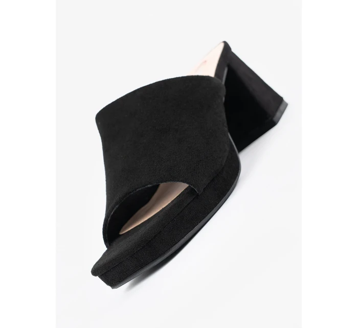 Zajímavé černé dámské  nazouváky na širokém podpatku