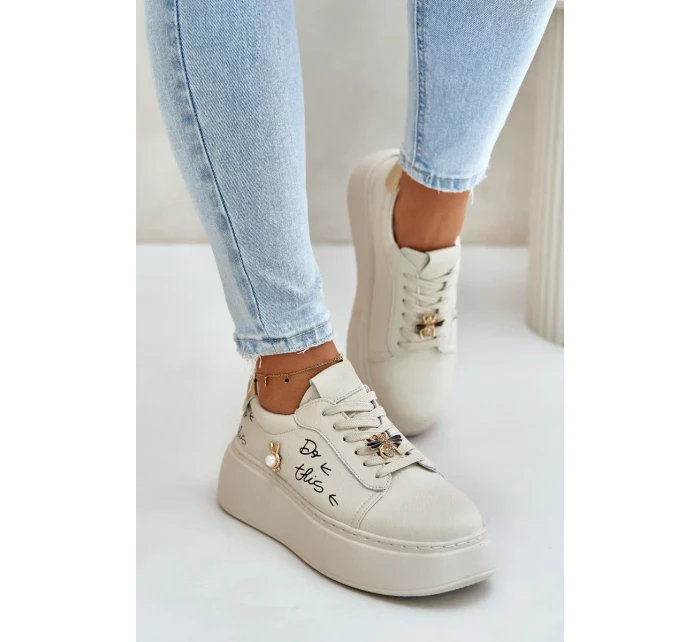 Kožené Dámské Tenisky Na Platformě S Odznaky A Nápisem Vinceza Béžové Kožené Dámské Tenisky Na Platformě S Odznaky A Nápisem Vinceza Béžové