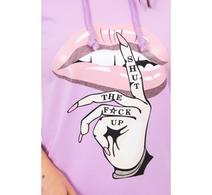 Šaty s delšími zády a barevným potiskem fialové barvy