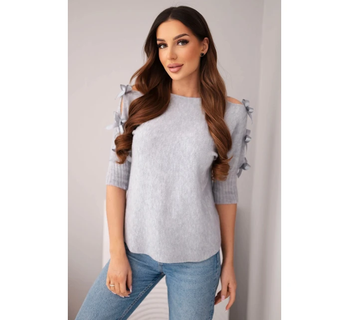 Dámský svetr s krátkým rukávem a ozdobnými mašličkami šedý