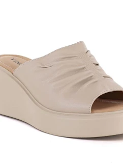 Dámské kožené žabky na platformě beige model 22116363 - VINCEZA