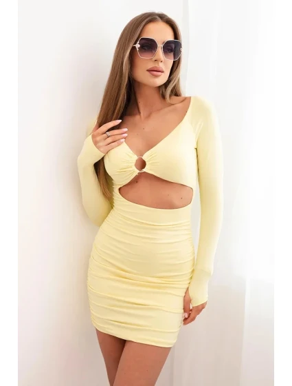 Dámské šaty s dlouhým rukávem a průstřihem v pase s ozdobným kruhem žlutý
