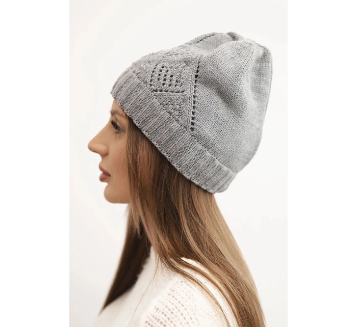 Dámská zimní čepice z vlny a s geometrickým vzorem model 21753193 šedá - K-Fashion