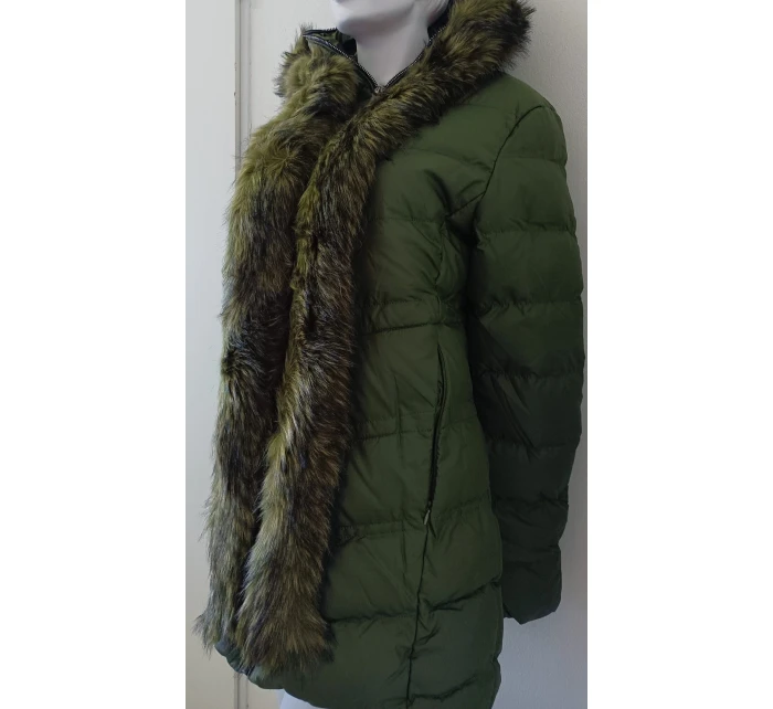 Dámská zimní bunda s kožešinou W749 zelená - Goodlooking Dámská zimní bunda s kožešinou W749 zelená - Goodlooking