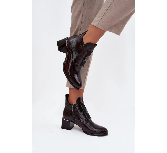 Dámské zateplené lakované kotníkové botky na blokovém podpatku s ozdobným detailem – bordó Zazoo