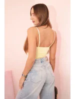 Dámská halenka s body bez model 21000855 volánky a výstřihem do V žlutý - K-Fashion