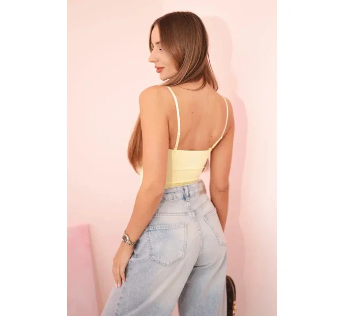 Dámská halenka s body bez model 21000855 volánky a výstřihem do V žlutý - K-Fashion